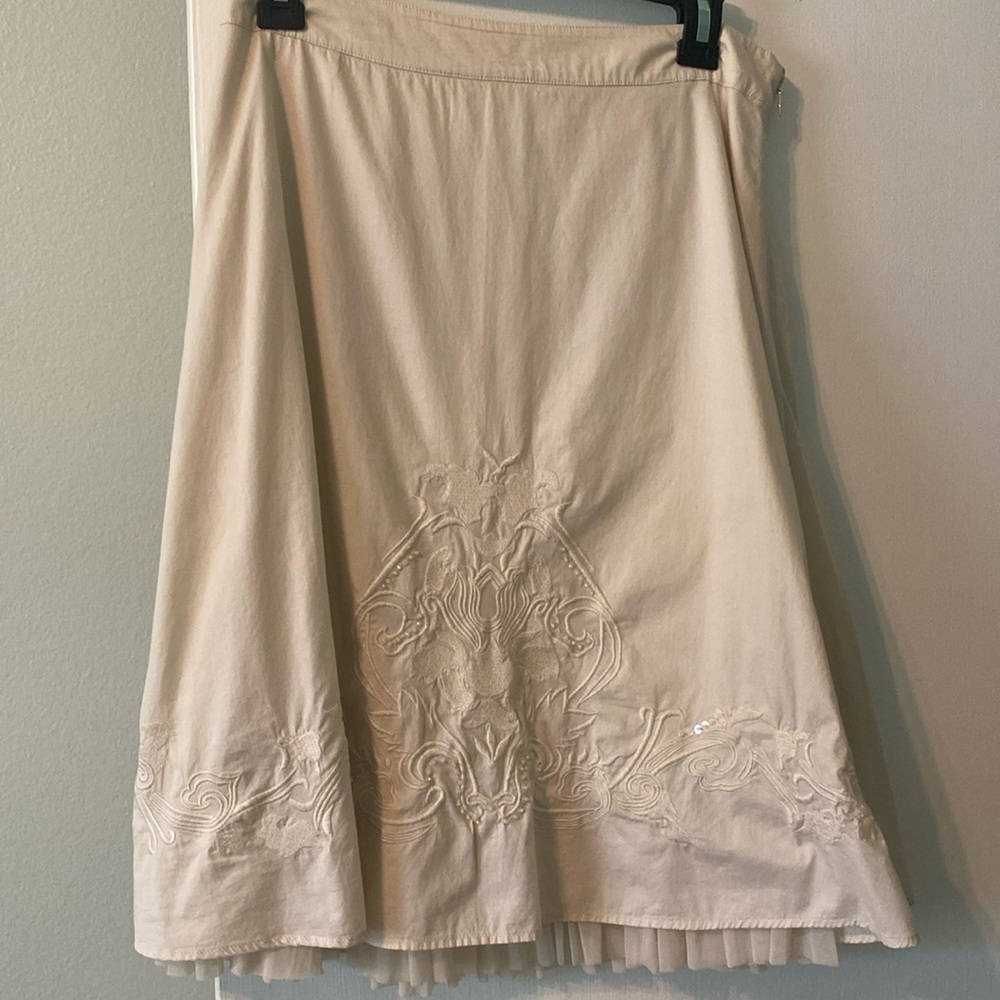 Old Navy Skirt. Fully lined. Excellent condition. Sz 1 which fits sz S women’s.